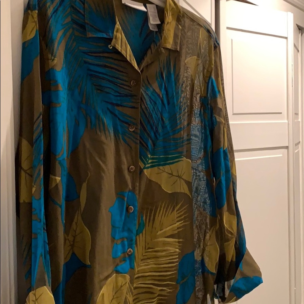 Long sleeve blouse , 3 button closure